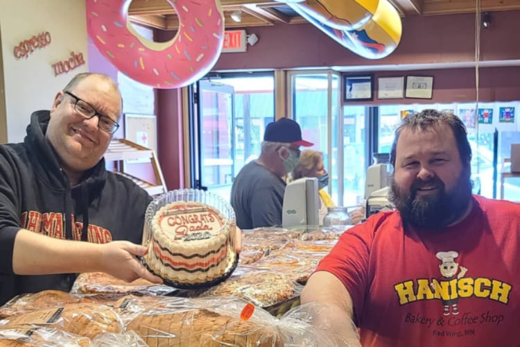 Bakery Gives Away Hundreds of Free Graduation Cakes During Coronaviurs