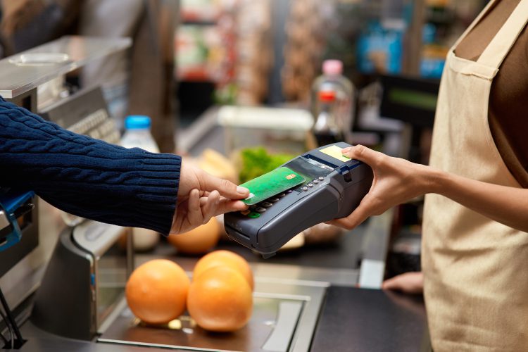 Using credit cards for cashback rewards